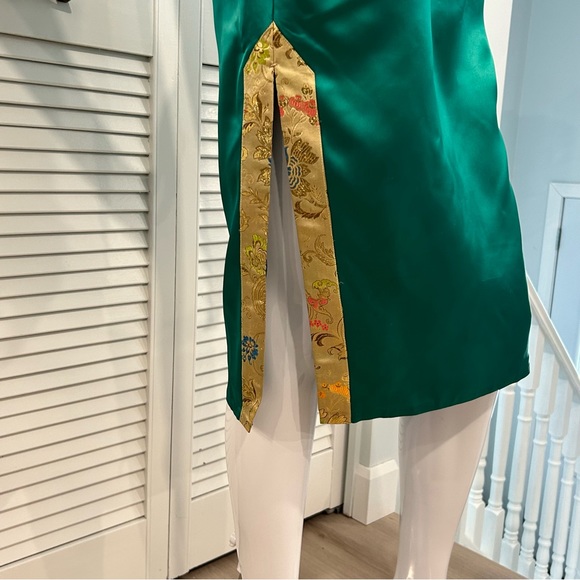 Vintage Emeral Green Silk Qipao (Cheongsam) - Picture 6 of 16
